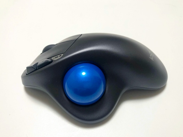 M570tのプラスチッキーなボタンの写真
